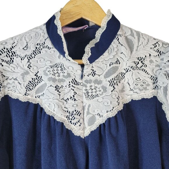 Beth Michaels Velour Robe Blue Medium Lace Long Sleeve Zip Pockets Granny VTG - Picture 4 of 11
